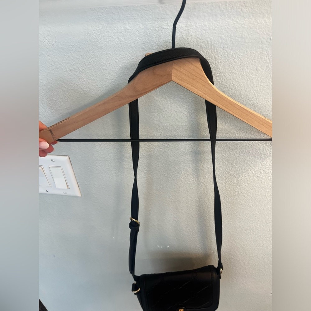Black Tommy Hilfiger Crossbody Bag - Picture 6 of 9